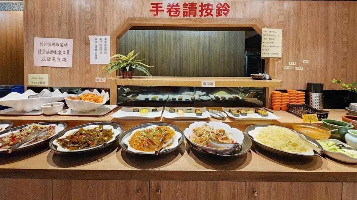 專人現做的手捲、壽司也是無限供應。（圖片來源：米寶麻幸福滿載）