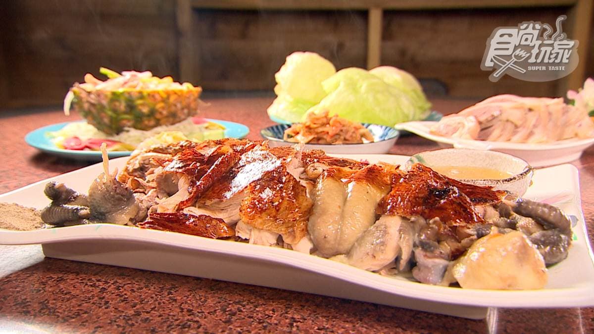招牌「甕缸烤土雞（四吃）」至少須於３天前預訂。