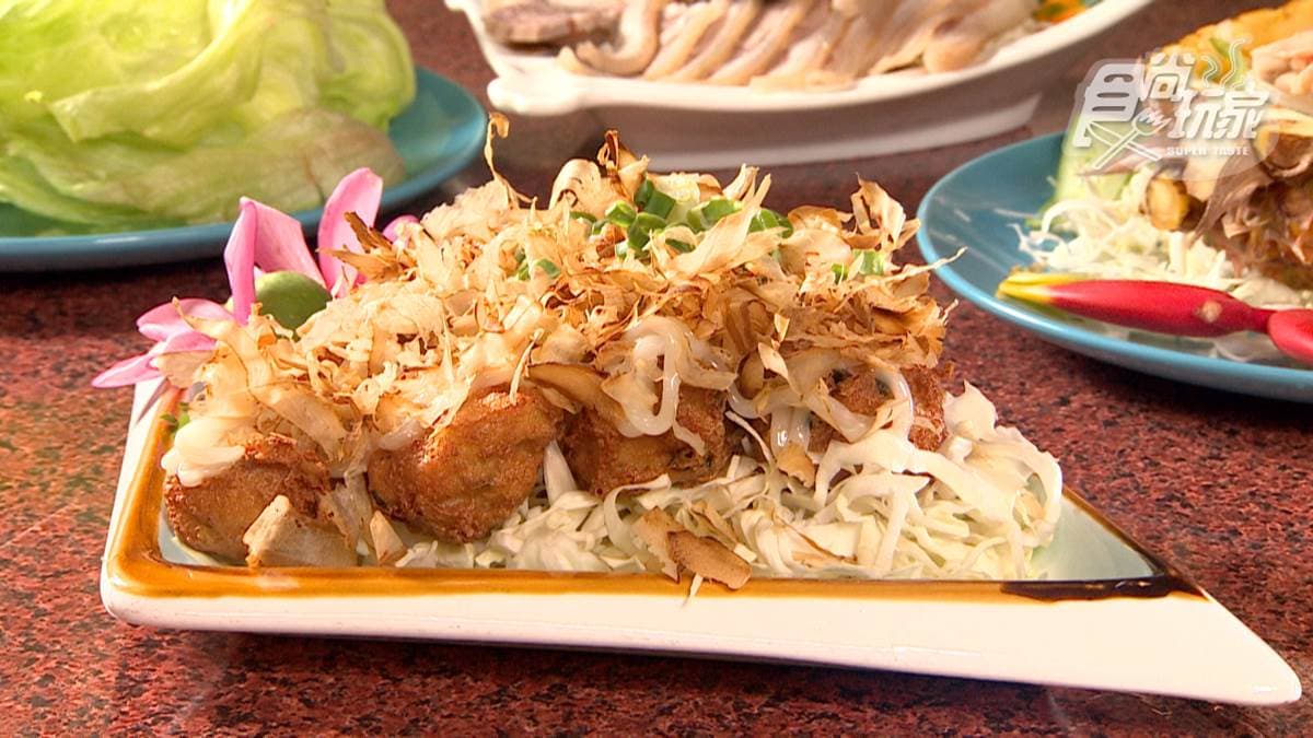 「琵琶豆腐」吃起來口感很像章魚燒。