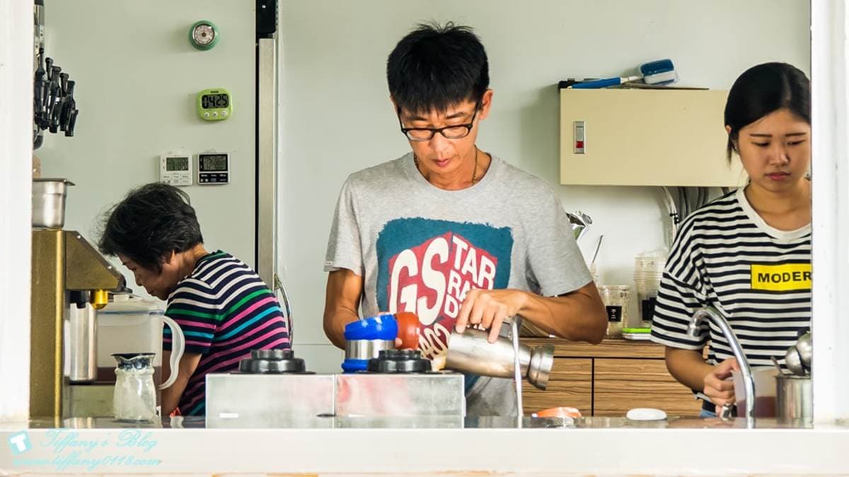 「紅茶拿鐵」使用的是光泉業務用鮮奶，跟知名的樺達奶茶一樣。（圖片來源：小佳的幻想世界）