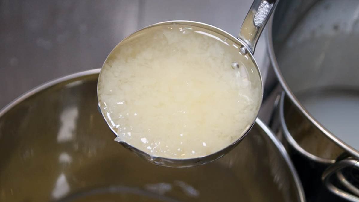 白木耳使用冰糖熬煮，帶有古早味的香甜。（圖片來源：跟著尼力吃喝玩樂）