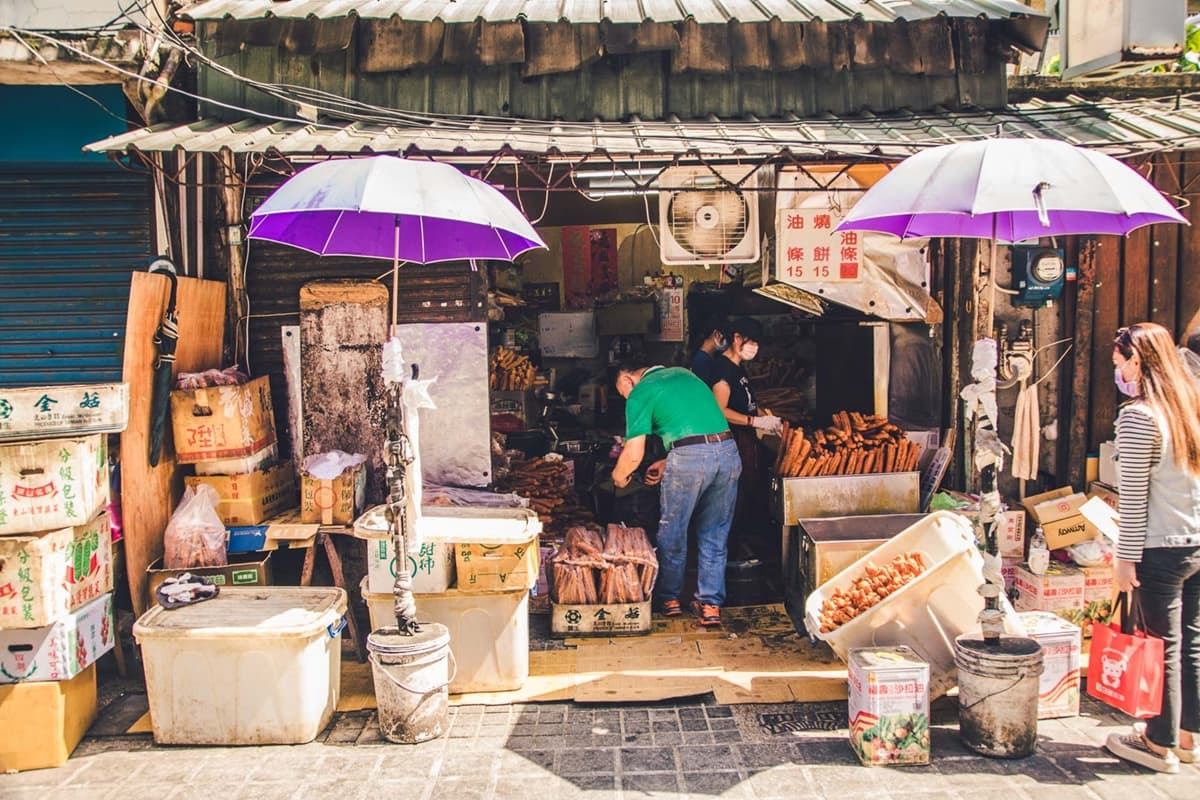 15元吃巨無霸油條！60年批發老店藏桃園第一街，還分老的、幼齒的任你選