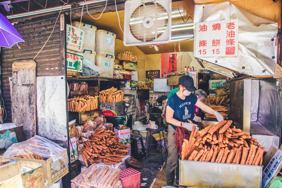 15元吃巨無霸油條！60年批發老店藏桃園第一街，還分老的、幼齒的任你選