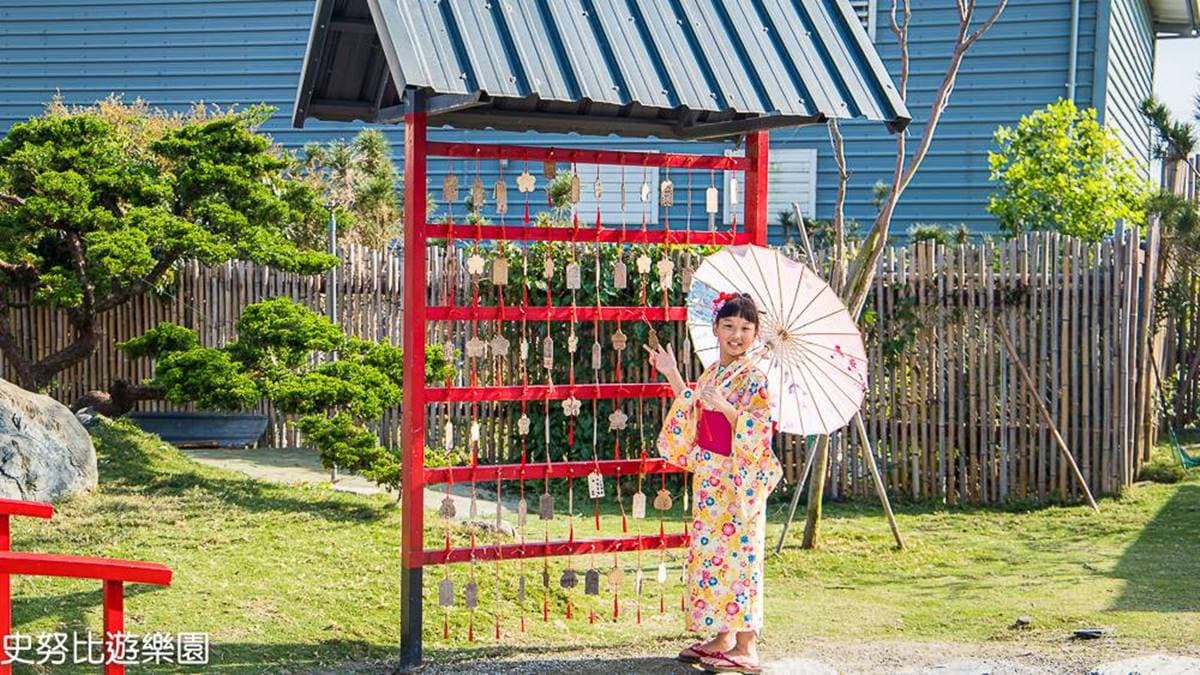 鳥居、洗手舍、繪馬、賽錢箱等，在這裡都能看到。（圖片來源：史努比遊樂園）