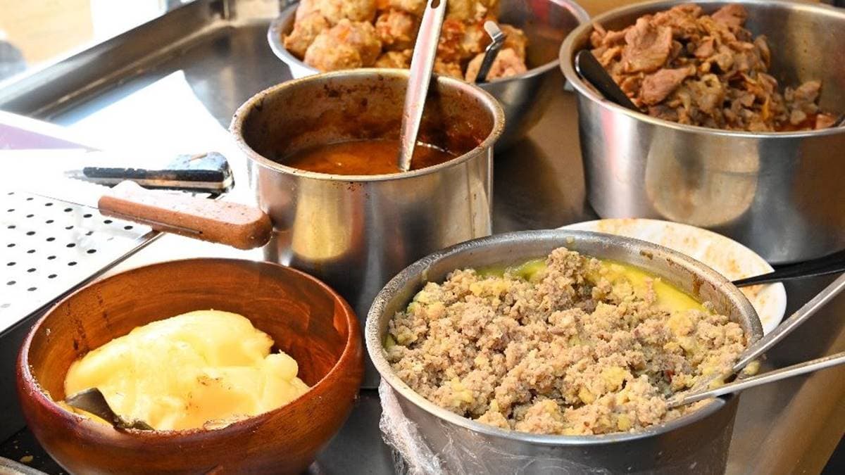 這裡的配料像鹹蛋黃獅子頭、沙嗲牛肉都是當天新鮮製作，因此數量有限。（圖片來源：糖糖's 享食生活）