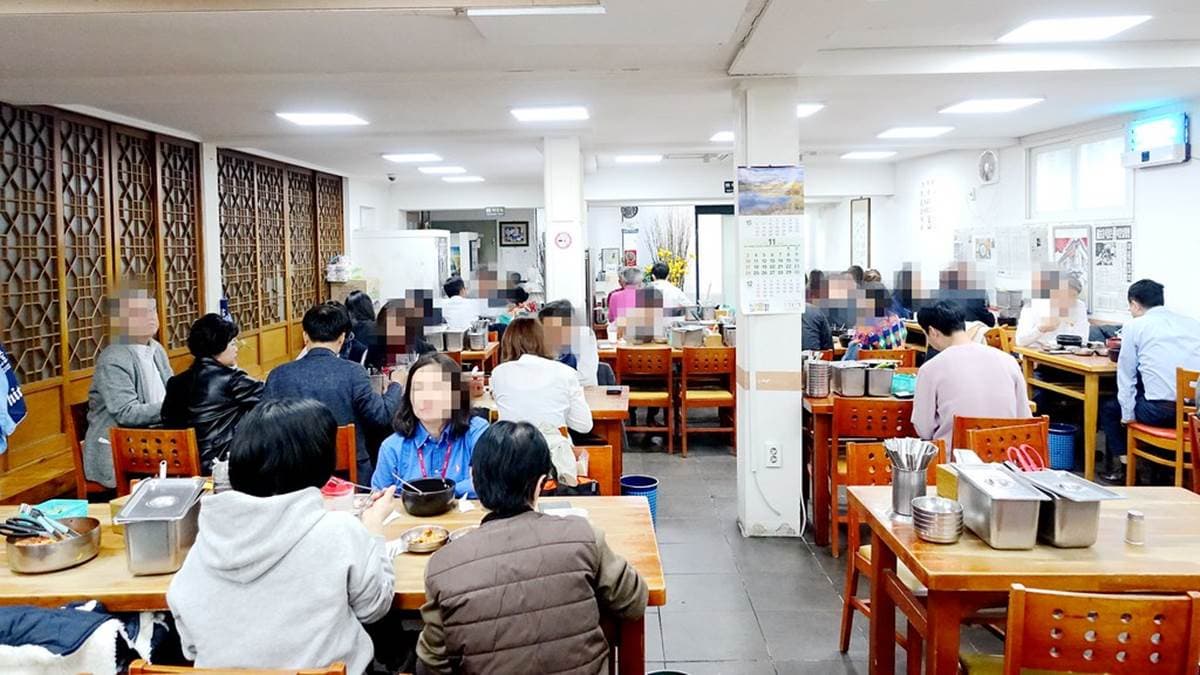 店內在用餐時間時刻經常座無虛席。（圖片來源：加小菲愛碎碎唸）