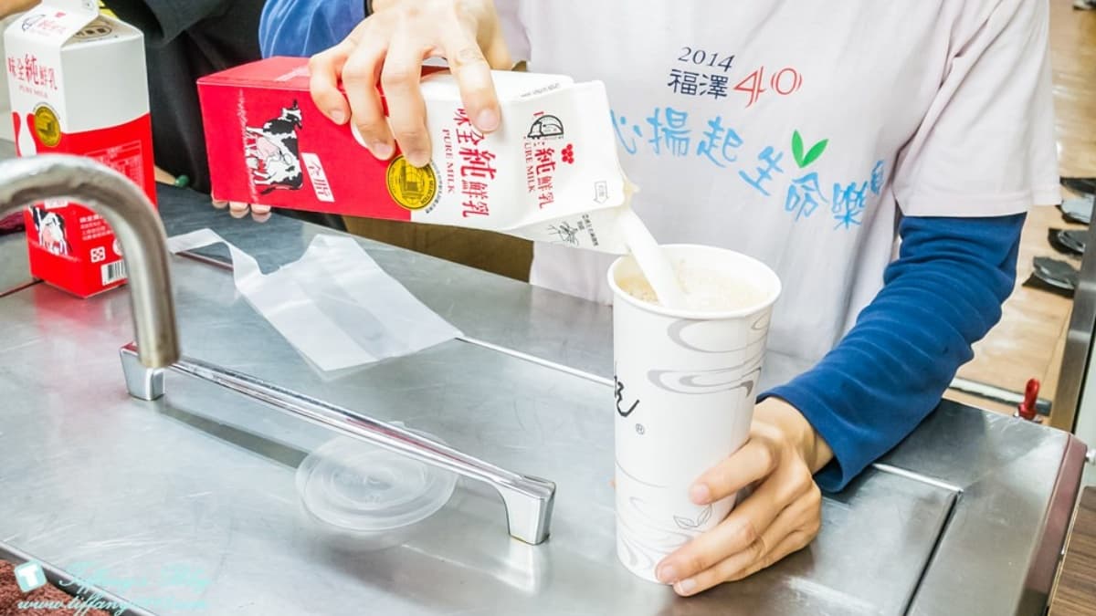 奶茶使用的鮮奶是味全鮮乳。（圖片來源：小佳的幻想世界）