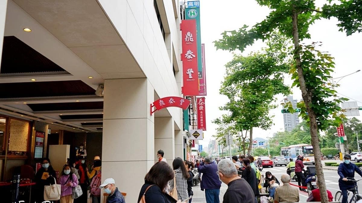 「鼎泰豐新生店」位於新生南路跟信義路交叉口。（圖片來源：波妮說食話）