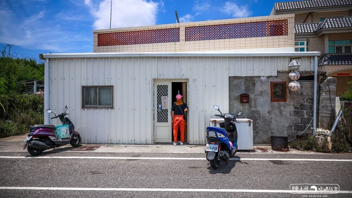 店家隱身鐵皮屋之中，若不是內行帶路，還不知道裡面藏有美食。（圖片來源：陳小可的吃喝玩樂）