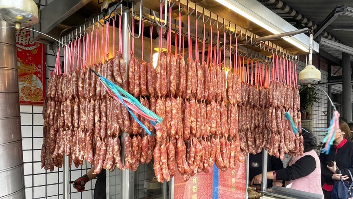 店內僅販售香腸和米腸２種，能做出口碑不簡單。（圖片來源：SHINYBAN‘s Life / 甩尼班）
