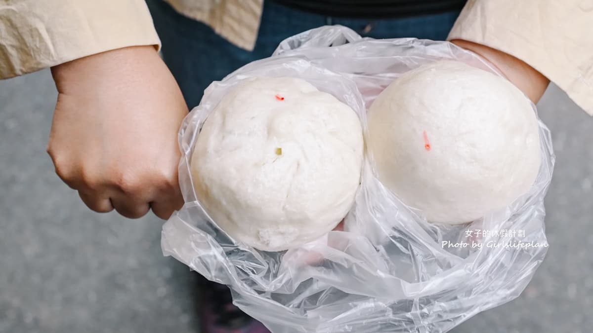 包子個頭頗大顆，和拳頭大小差不多，分量還滿實在的。（圖片來源：女子的休假計劃）
