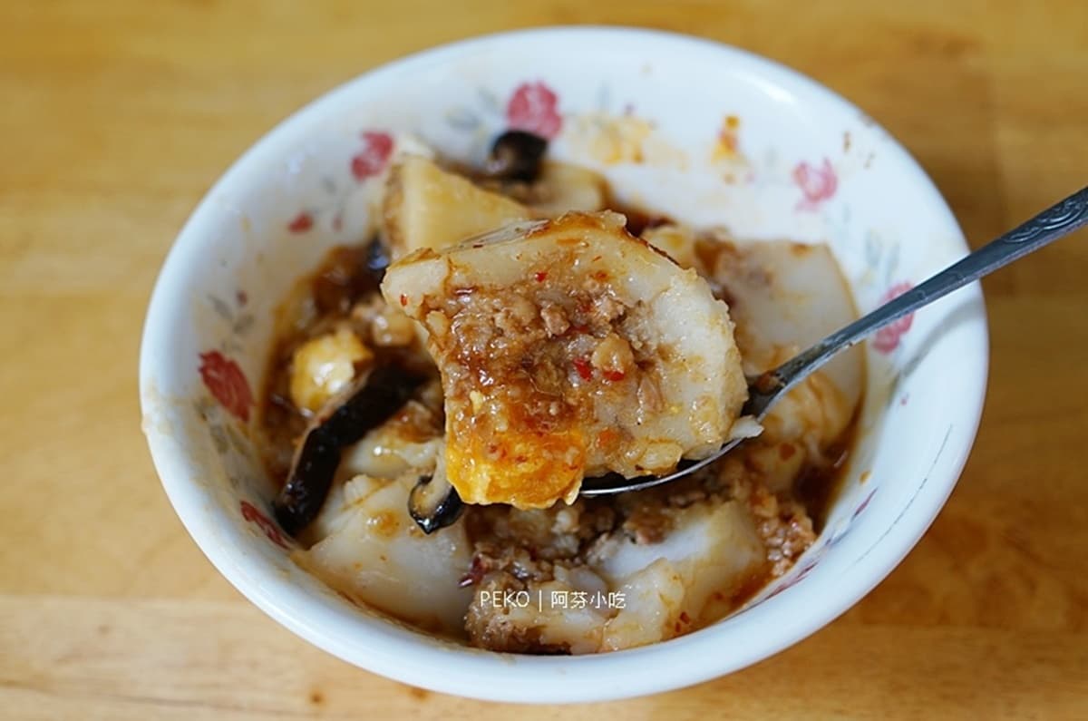 信義區銅板美食尋寶!光復市場周邊6必吃:爆餡芋泥包、排隊滿料豆腐捲 光復市場必吃美食|阿芬小吃