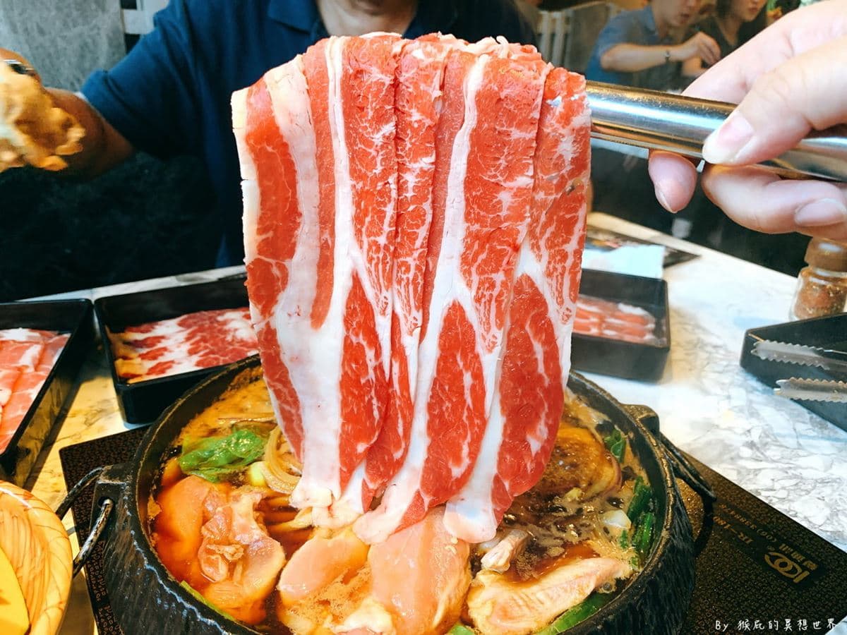 台中最夯「壽喜燒吃到飽」！８種肉任你吃，牛肉湯、滷肉飯、甜點飲料無限嗑