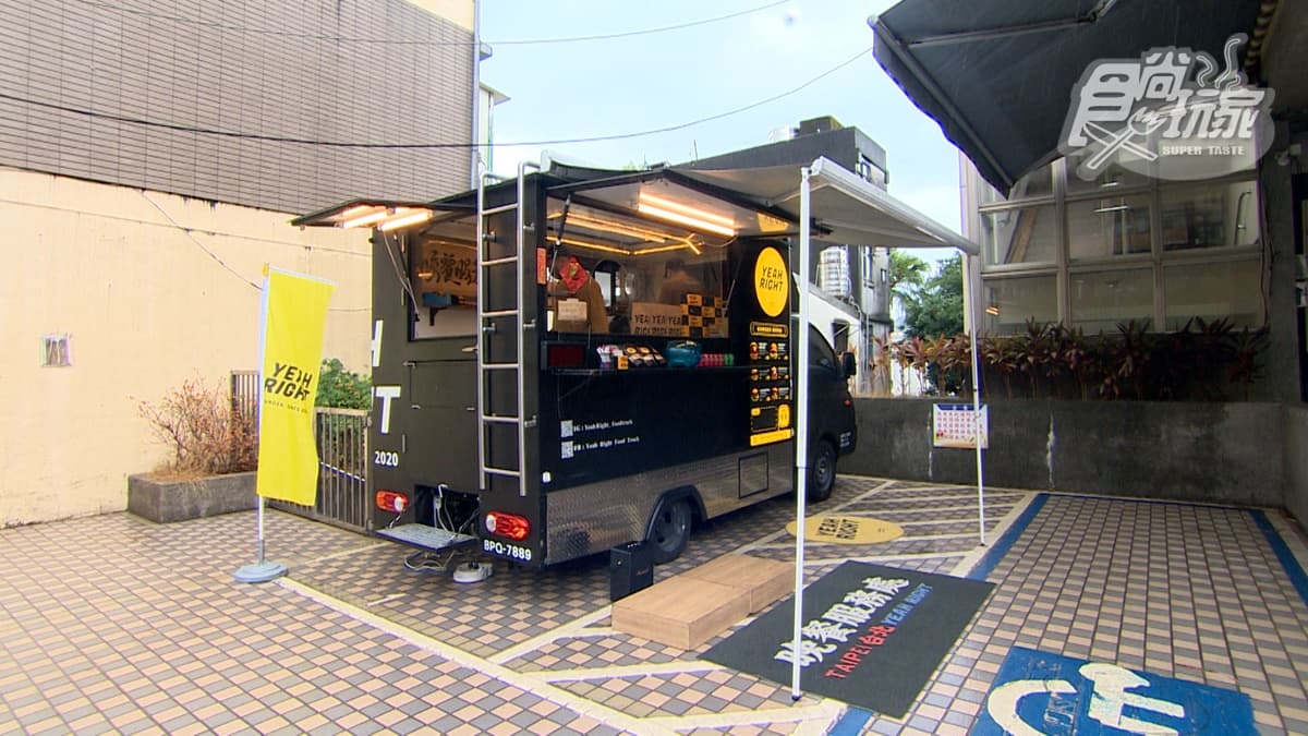 「Yeah Right Food Truck」是很有名的漢堡餐車，有著超高人氣。