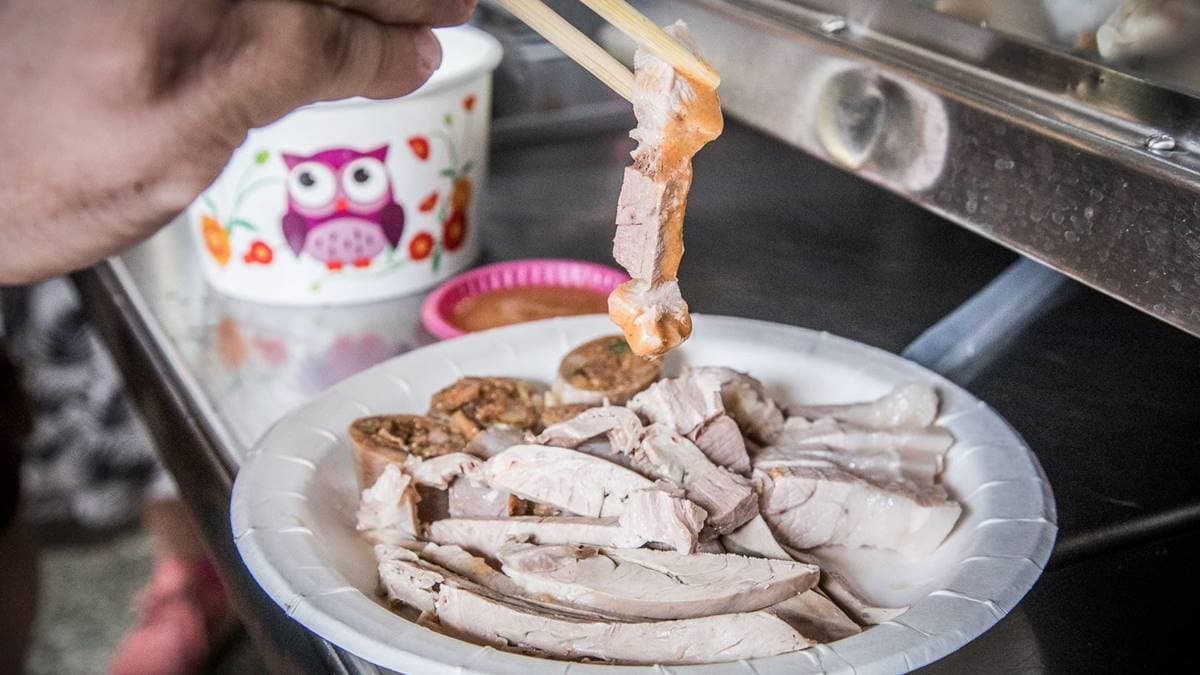 粉腸可搭配粉肝跟豬五花做拼盤，再加點調料很開胃。（圖片來源：大手牽小手玩樂趣）