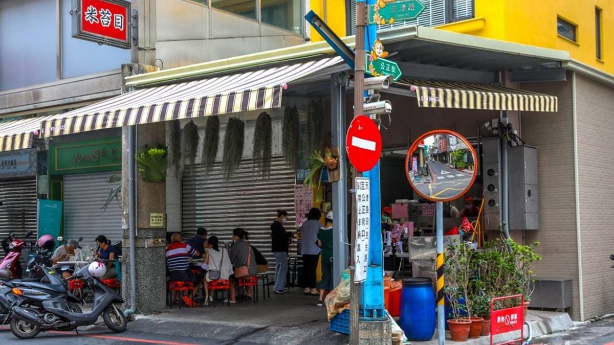「張秀雄米苔目」位在天津路，環境乾淨、寬敞，沒有明顯的招牌。（圖片來源：大手牽小手玩樂趣）