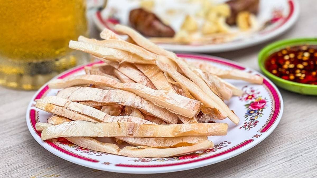「烤透抽」是用曬乾的透抽去烤，裡面帶點Ｑ軟口感，會愈嚼愈香。（圖片來源：大手牽小手玩樂趣）