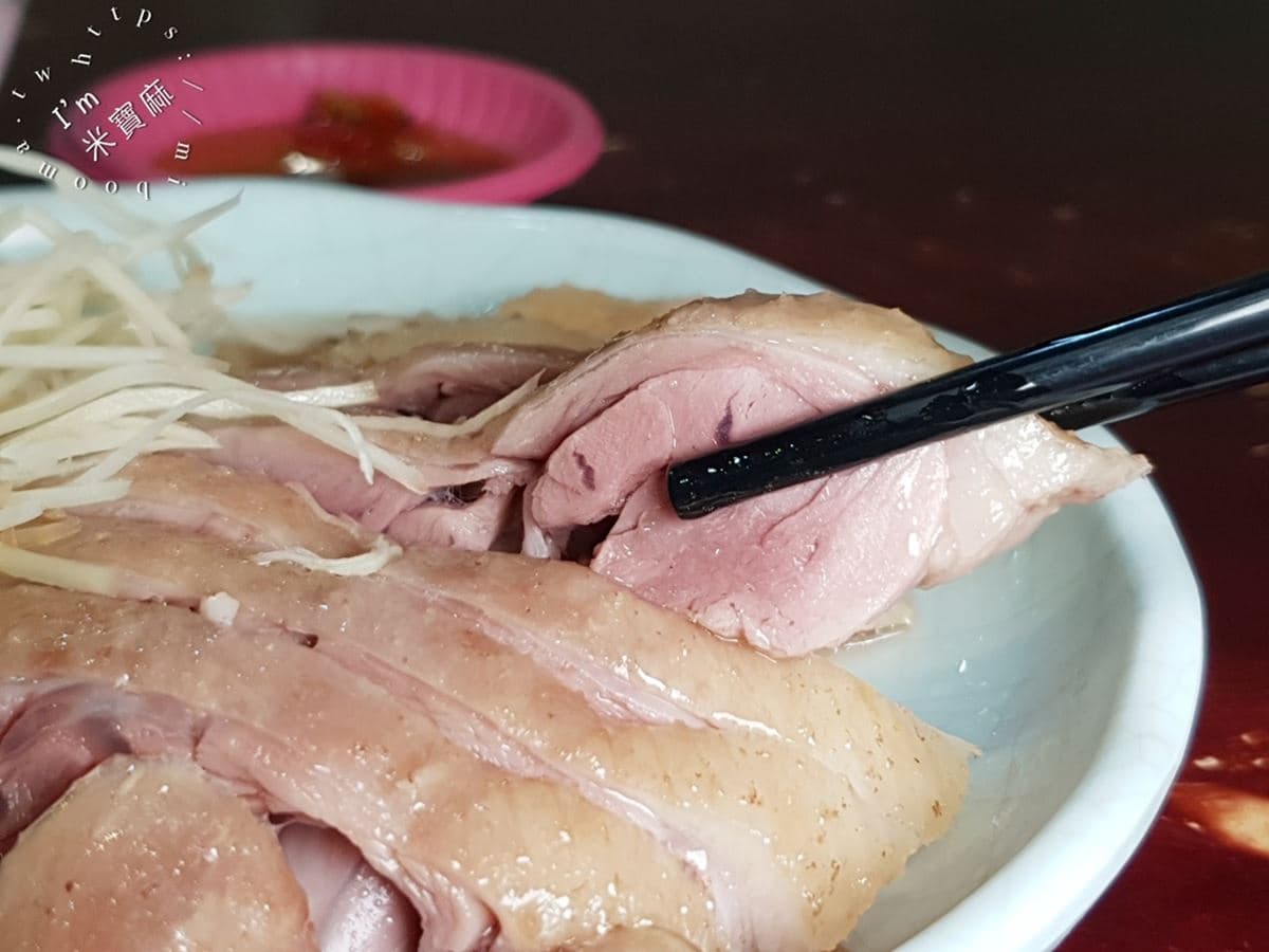 板橋激推超夯鵝肉飯！煙燻香氣搭半熟蛋超邪惡，老饕最愛鵝腿切盤皮Ｑ肉嫩