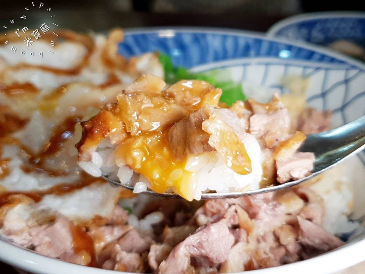 板橋激推超夯鵝肉飯！煙燻香氣搭半熟蛋超邪惡，老饕最愛鵝腿切盤皮Ｑ肉嫩