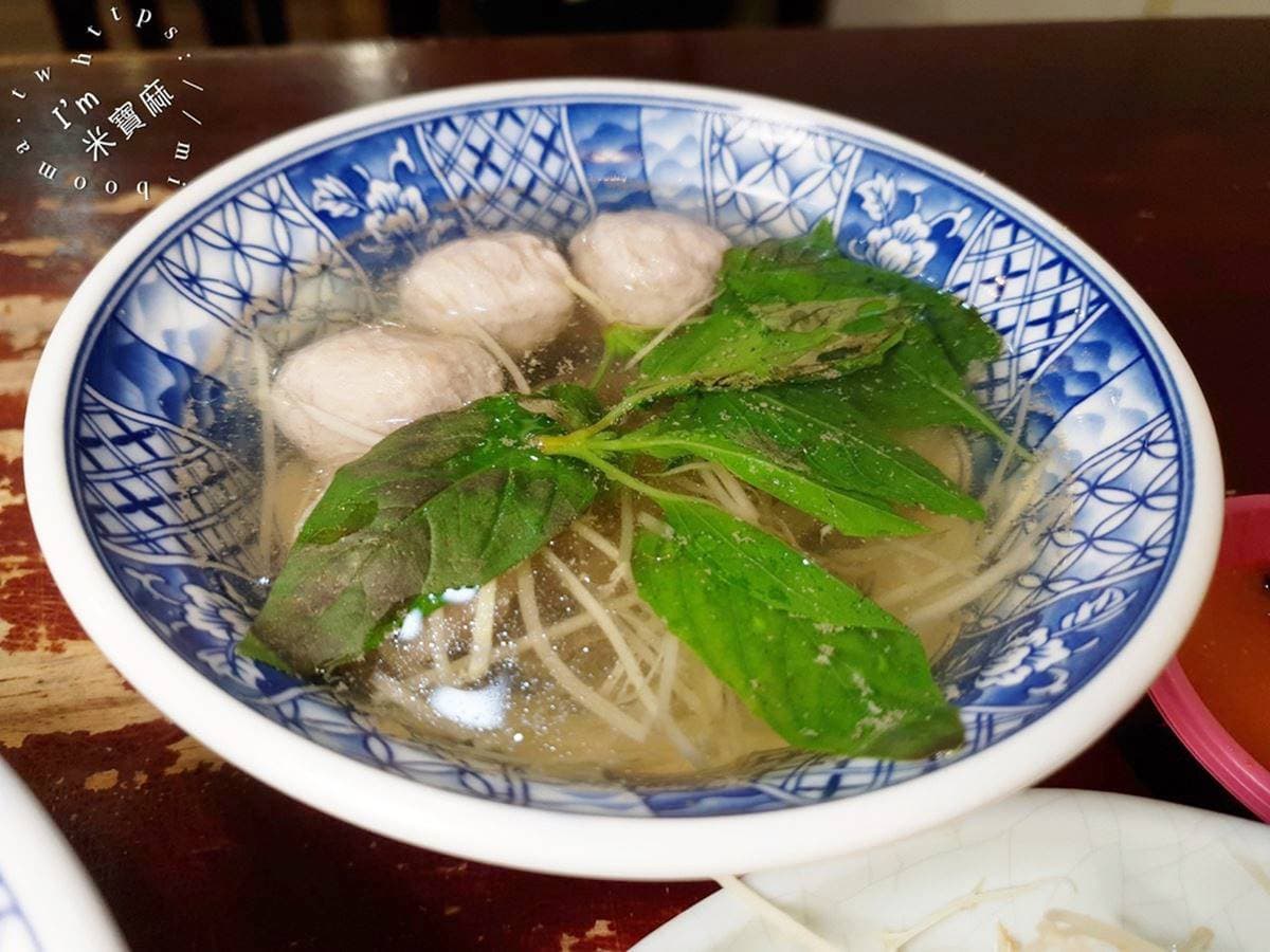 板橋激推超夯鵝肉飯！煙燻香氣搭半熟蛋超邪惡，老饕最愛鵝腿切盤皮Ｑ肉嫩