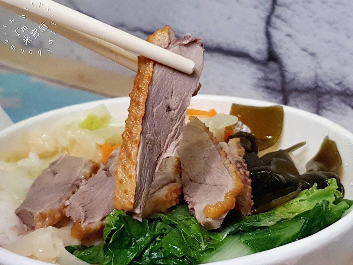 板橋激推超夯鵝肉飯！煙燻香氣搭半熟蛋超邪惡，老饕最愛鵝腿切盤皮Ｑ肉嫩