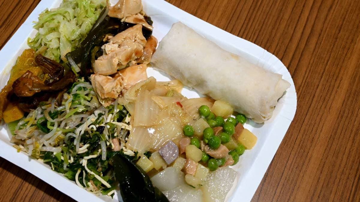 店家切菜刀工非常細緻，不管是白菜、菇類、刈菜都很幼嫩。（圖片來源：寗好生活 Ning‘s Life）