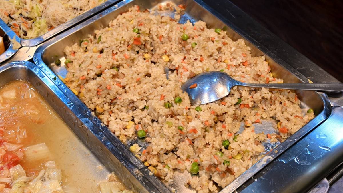 除了配菜外，也有像是炒飯、炒米粉、炒麵等主食。（圖片來源：寗好生活 Ning‘s Life）