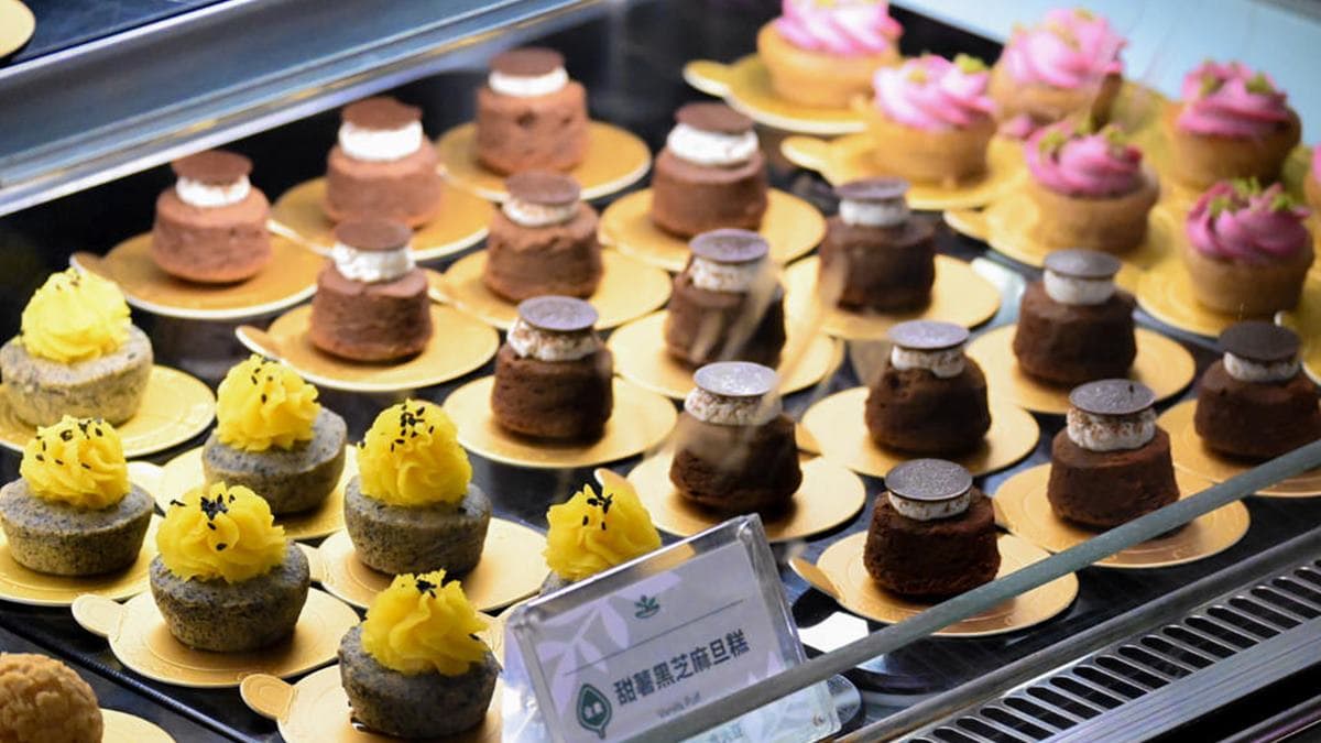 這裡主打全品項自製甜點，也會清楚標示是否含蛋含奶。（圖片來源：寗好生活Ning'sLife）