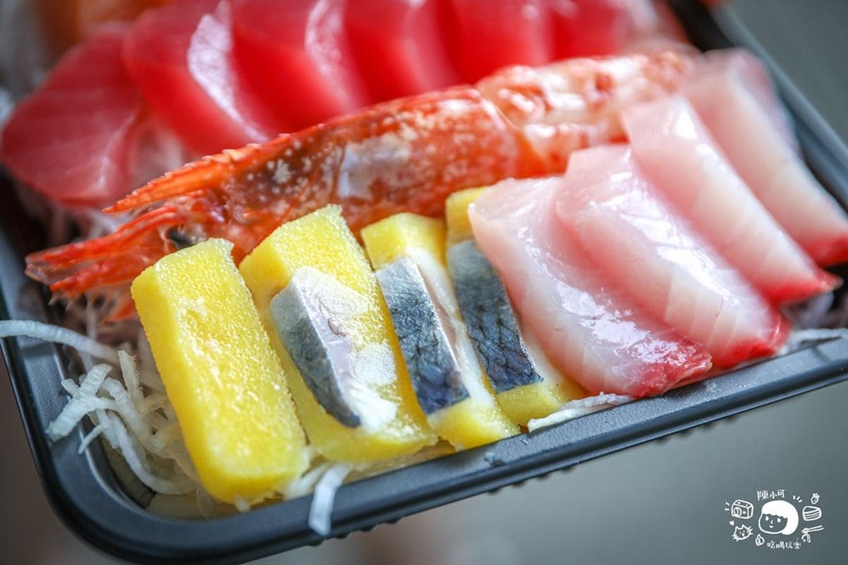 每片只要12元!板橋排隊「高CP值生魚片」藏市場,300元鋪滿滿還附天使紅蝦 每片只要12元!板橋排隊「高CP值生魚片」藏市場,300元鋪滿滿還附天使紅蝦
