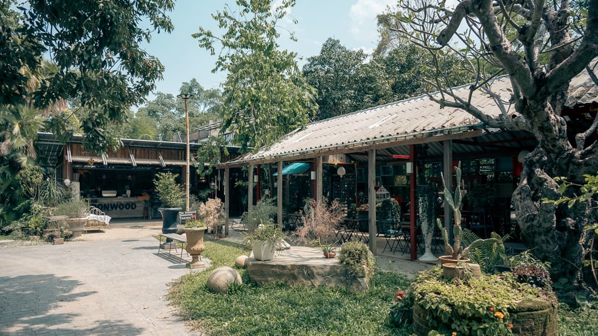 店裡充滿自然氣息，玻璃花房、噴泉與復古家具有如歐洲莊園。（圖片來源：Pengu Travel）
