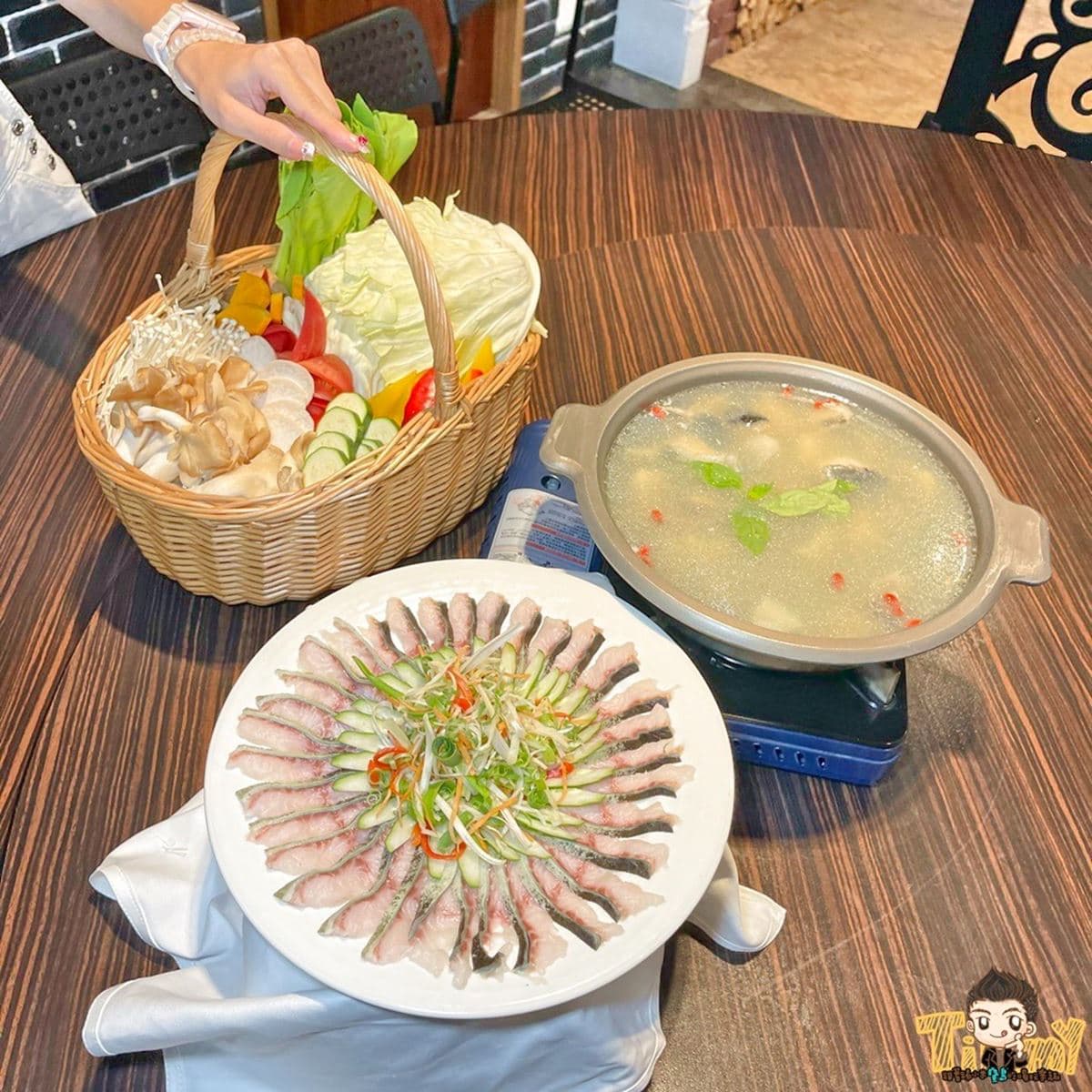 苗栗最狂客家菜!老饕最愛「大尾鱸鰻四吃」全宴超浮誇,乾煎、涮涮鍋都鮮美 苗栗最狂客家菜!老饕最愛「大尾鱸鰻四吃」全宴超浮誇,乾煎、涮涮鍋都鮮美