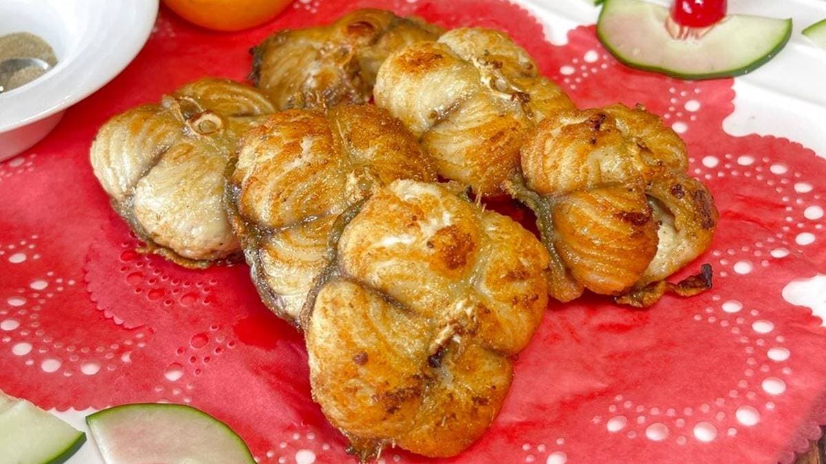 「精華乾煎野鱸鰻」取自鱸鰻最精華的部位，肉質飽滿鮮甜。（圖片來源：跟著踢小米吃喝玩樂趣）
