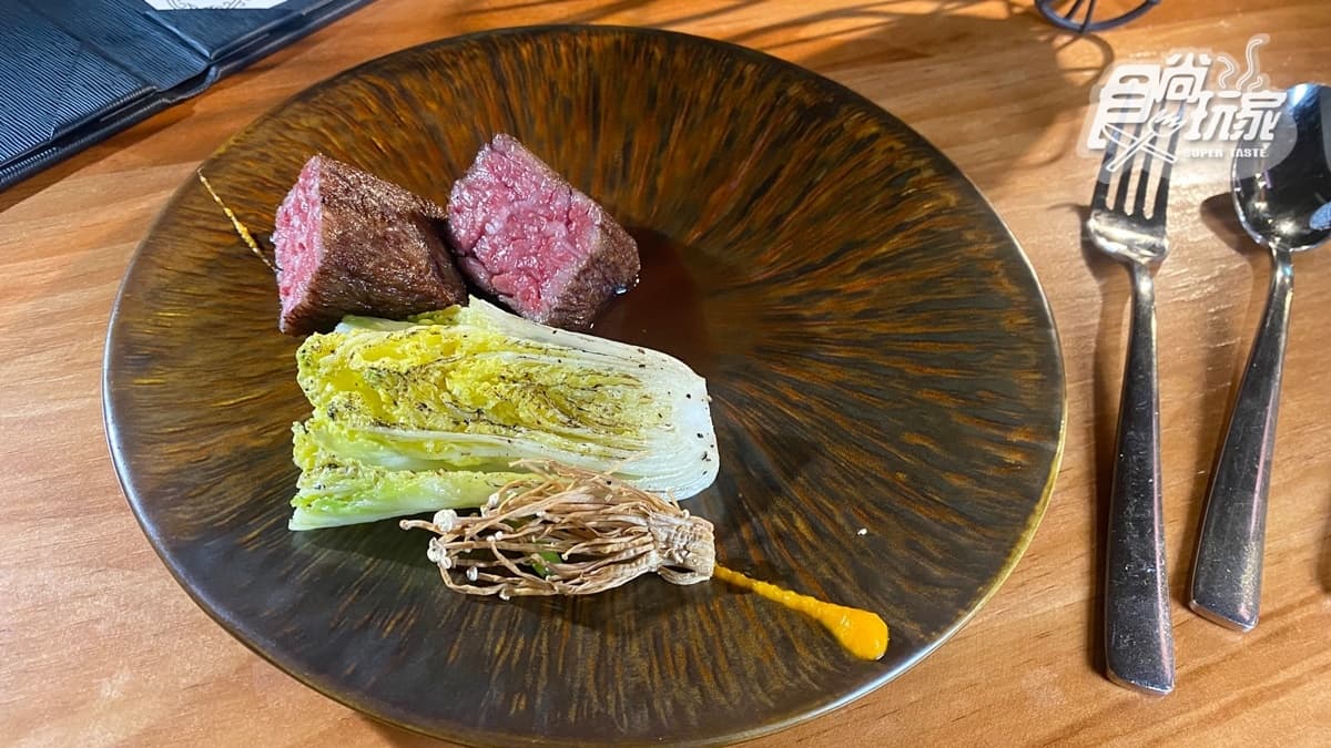 「日本A5和牛」肉質軟嫩，而且肉和油脂的比例搭配得很剛好。