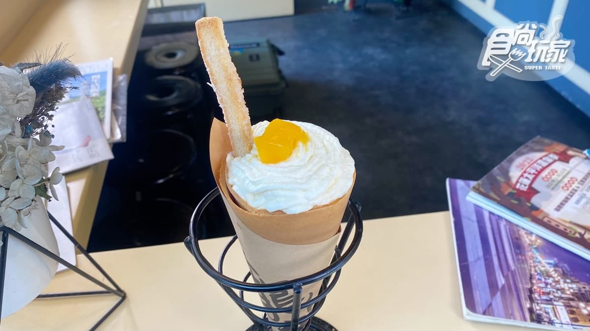 「芒果香緹」結合花蓮特產奶油酥條製作，而且奶油吃起來很綿密，裡面還包有情人果。