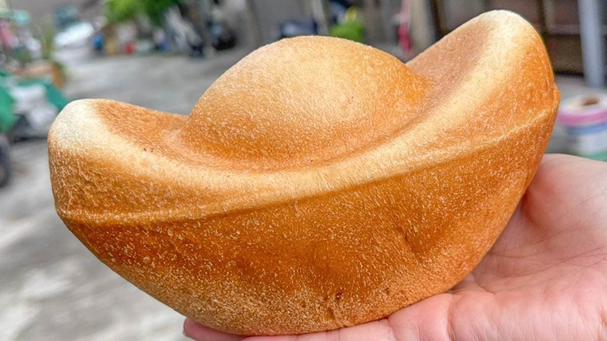 「LA ONE Bakery」推出的金元寶麵包外觀看起來非常討喜。（圖片來源：跟著尼力吃喝玩樂）
