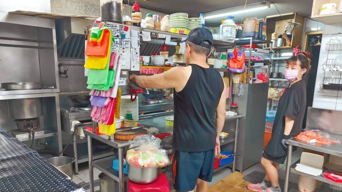 這裡沒有店面無法內用，只靠小小中央廚房接單。（圖片來源：小美很愛嚐）