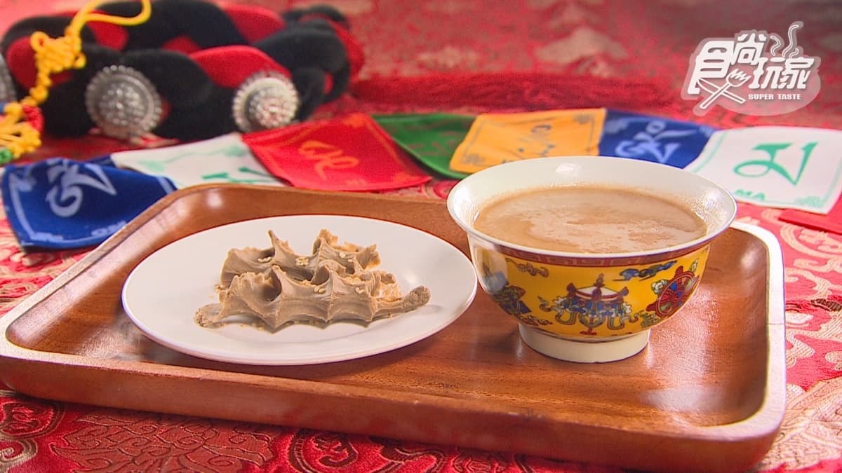 「糌粑酥油茶」是由青稞磨成粉捏成的。