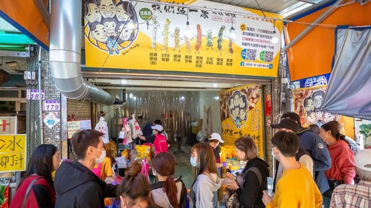 店門口經常聚集排隊人潮，人氣相當旺。（圖片來源：愛伯特吃喝玩樂全記錄）