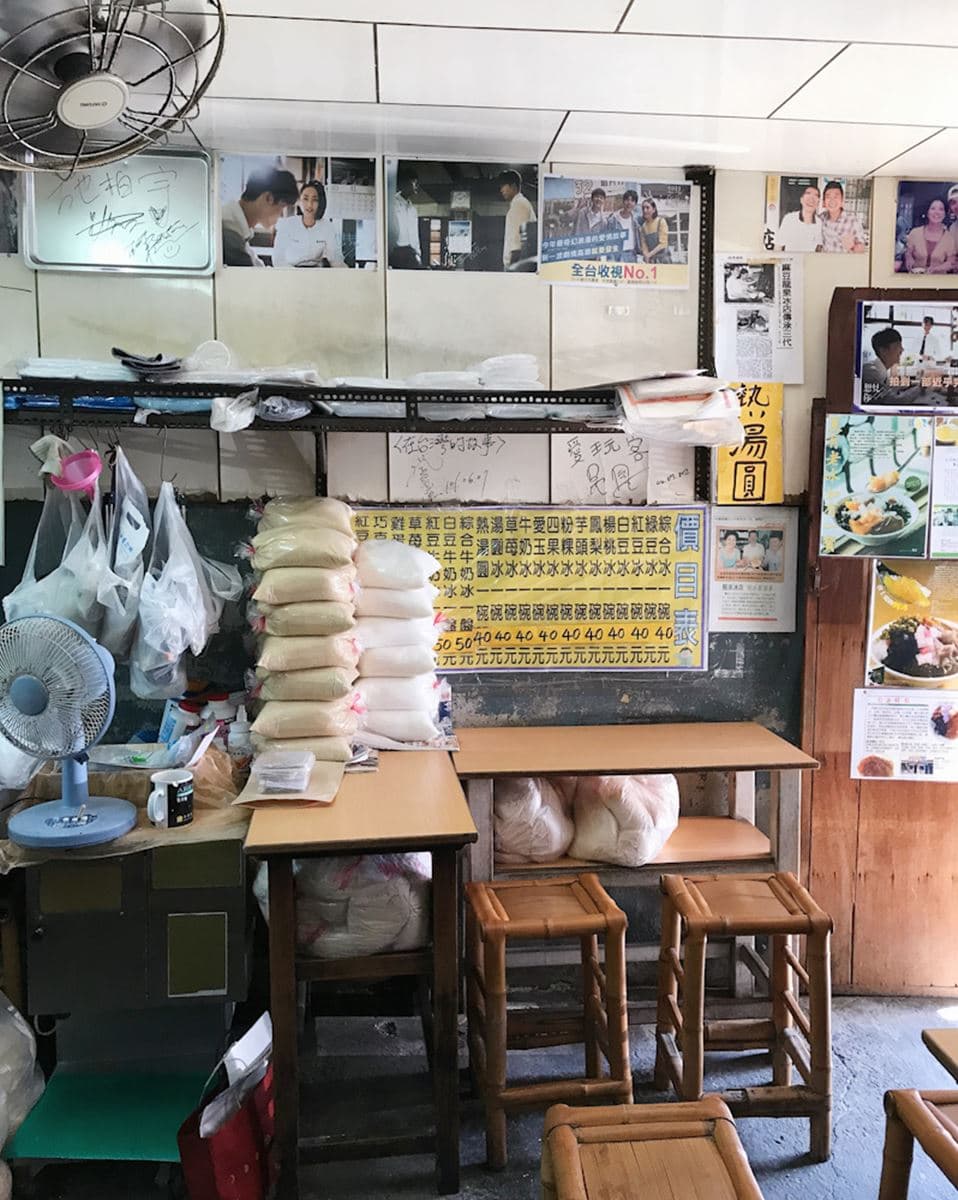 重回《想見你》莫奶奶冰店！打卡台南百年老字號剉冰，必加手炒古早味麵茶粉