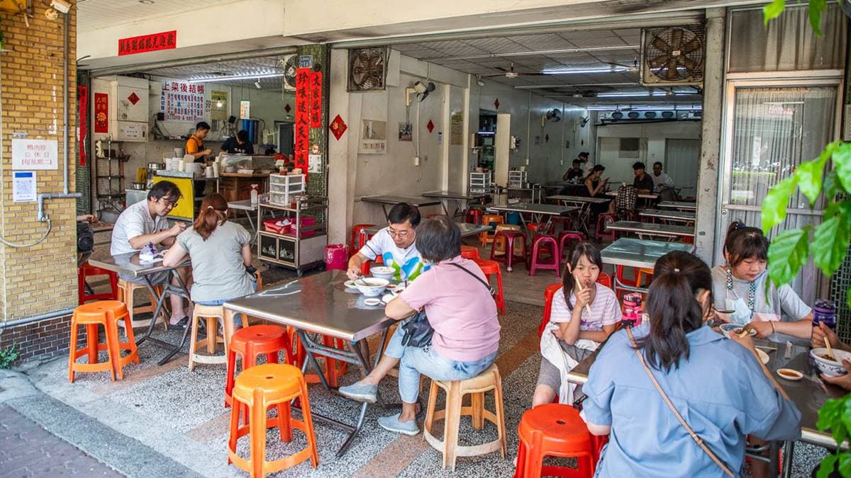 「鴨肉珍」開業至今超過65年，是高雄赫赫有名的老店。（圖片來源：大手牽小手玩樂趣）