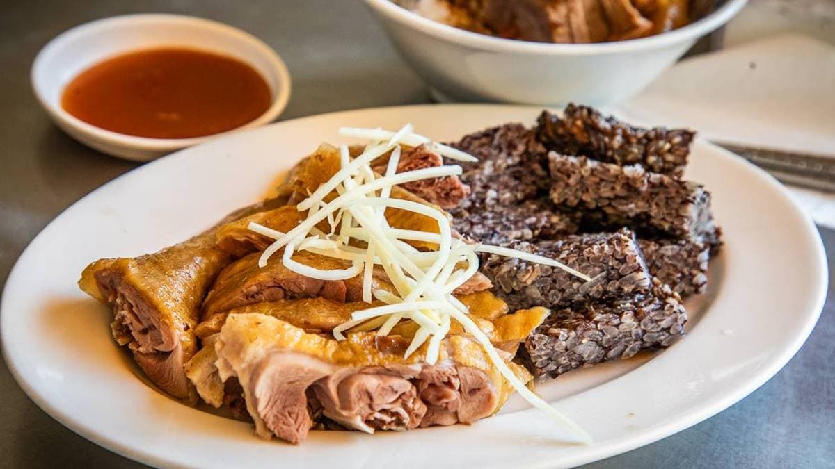 鴨腿切盤和鴨米血也很推薦。（圖片來源：大手牽小手玩樂趣）