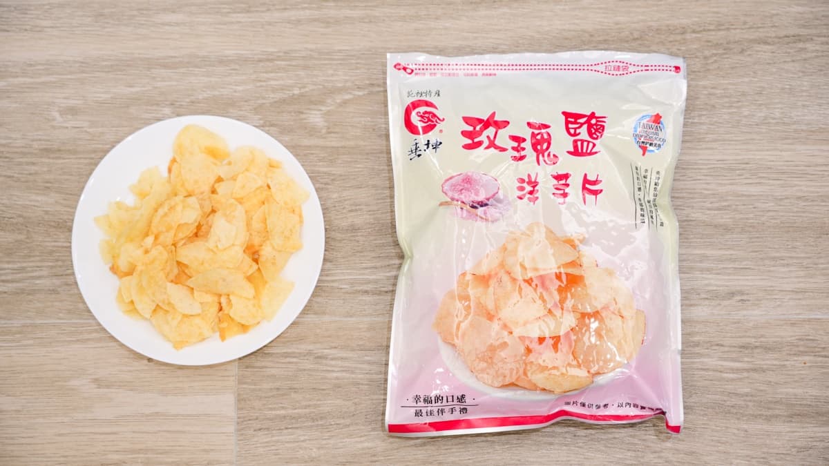 「玫瑰鹽洋芋片」海鹽清爽不會過鹹，爽脆的洋芋片讓人一口接一口。（圖片來源：卡夫卡愛旅行）