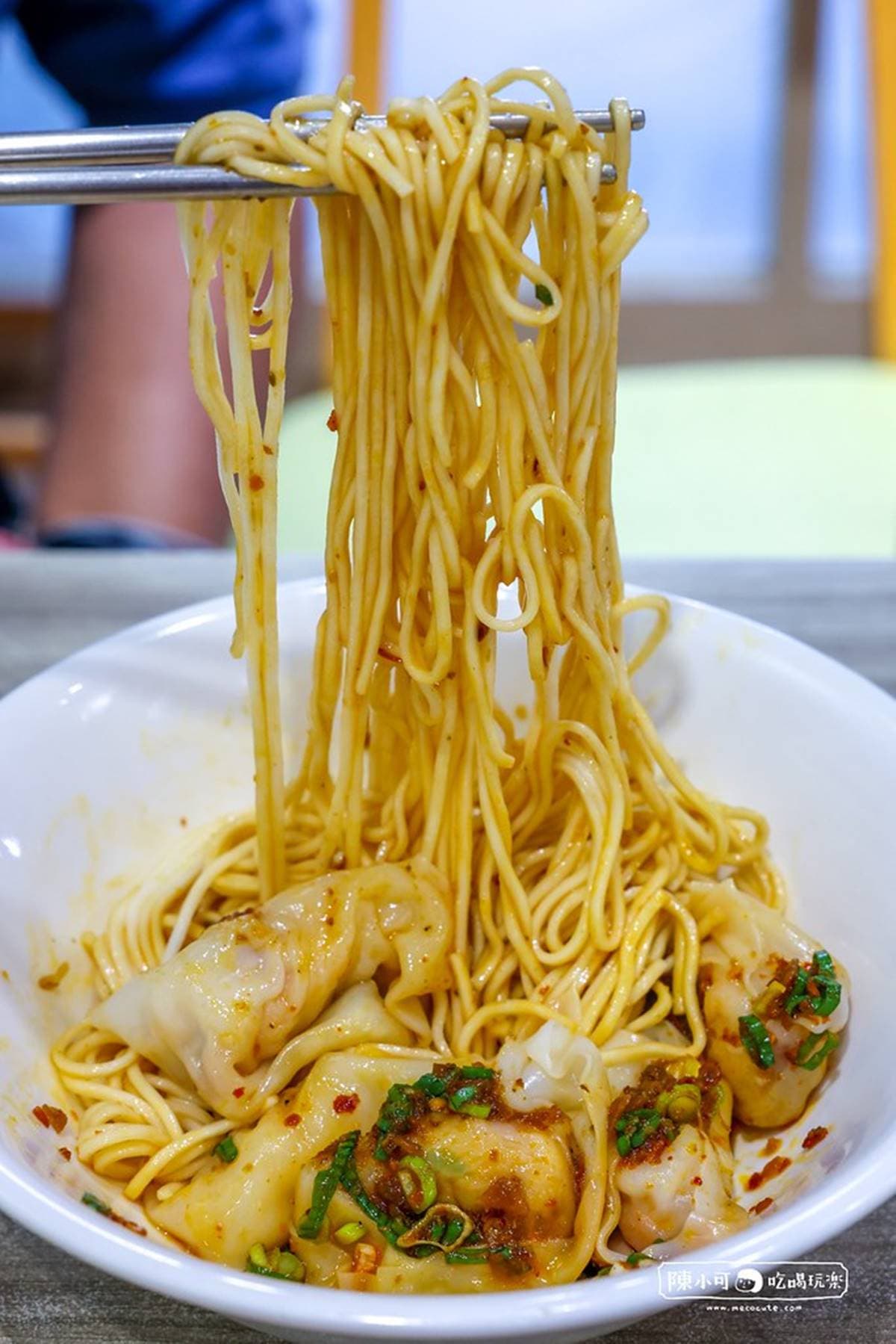 蘆洲版「平民鼎泰豐」!半價吃黃金排骨蛋炒飯,鮮蝦抄手Q彈香辣超過癮 蘆洲版「平民鼎泰豐」!半價吃黃金排骨蛋炒飯,鮮蝦抄手Q彈香辣超過癮