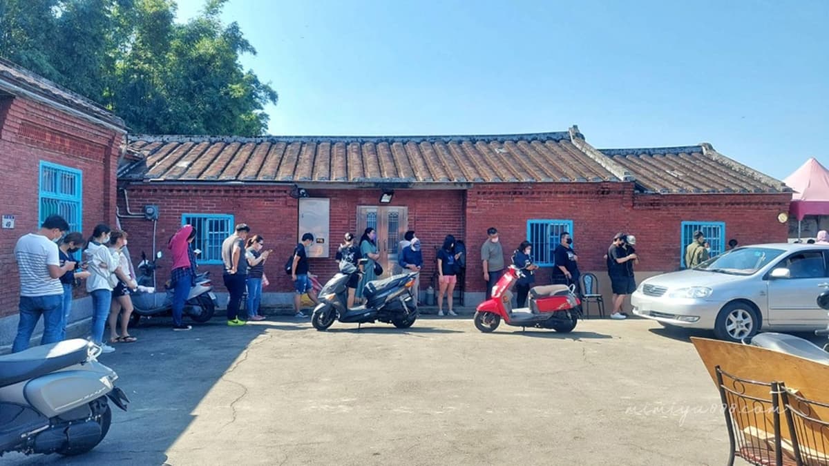三合院門庭前有停車空間，大部分客人都是騎機車前來採購，一看就是在地人！（圖片來源：下一站，天涯）