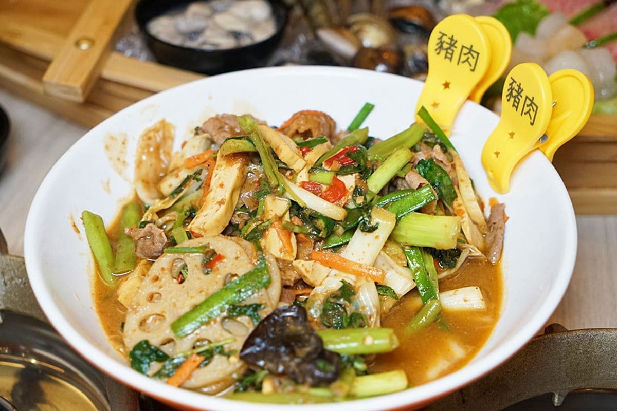 台中高CP值火烤兩吃！220元火鍋吃到飽免服務費，加價升級蒙古烤肉無限吃