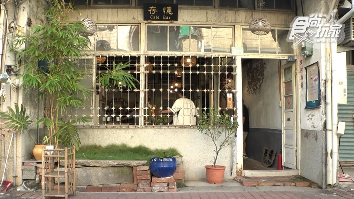 「存憶咖啡」保留了老宅最原始的結構，充滿懷舊氣息。