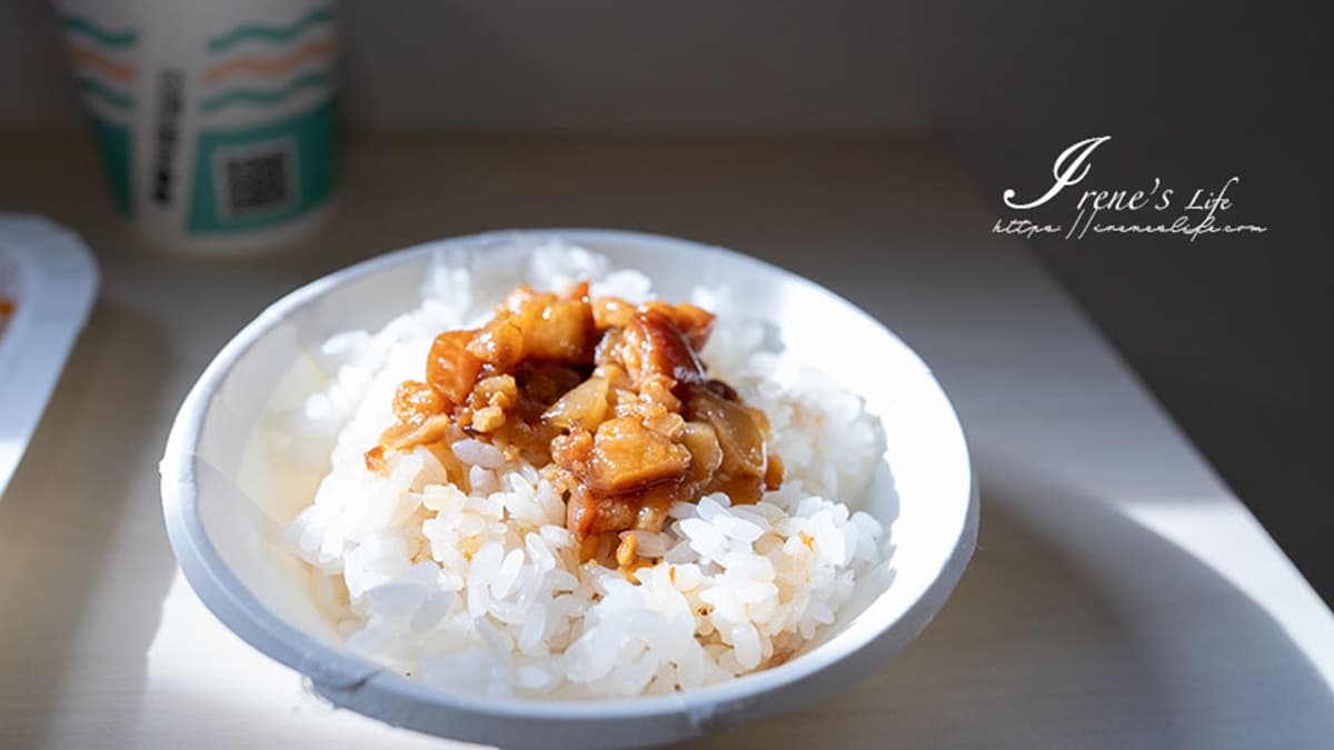 店內主打的另一招牌就是滷肉飯，以肥肉為主，幾乎入口即化。（圖片來源：IRENE'S 食旅．時旅）