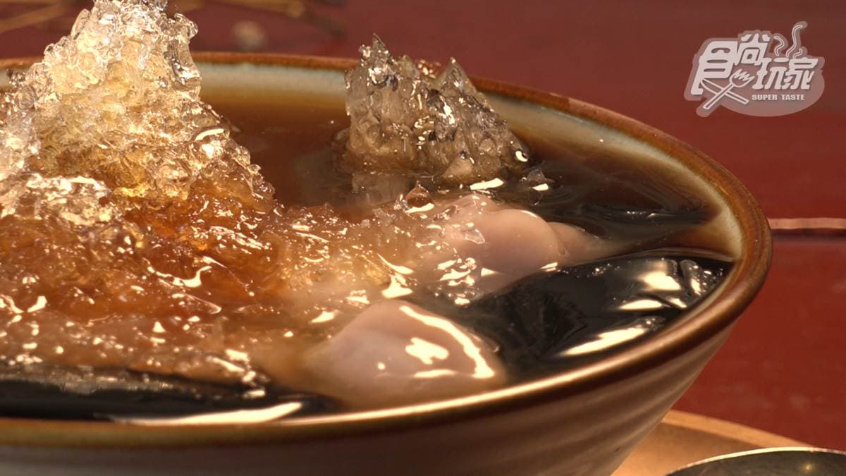 「檸檬嫩仙草」甘甜中帶有些許微酸，整體吃起來清爽又消暑。