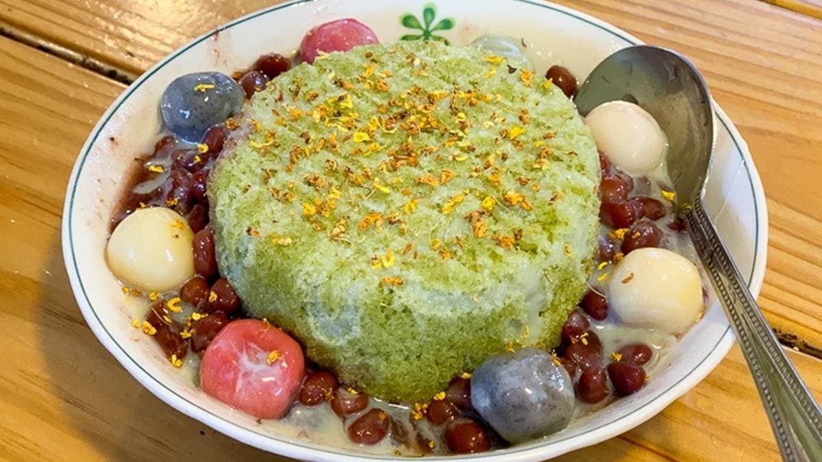 「桂花抹茶湯圓冰」抹茶冰幾乎不甜，周圍圍繞的蜜紅豆才有甜味。（圖片來源：莉莉安小貴婦旅行札記）