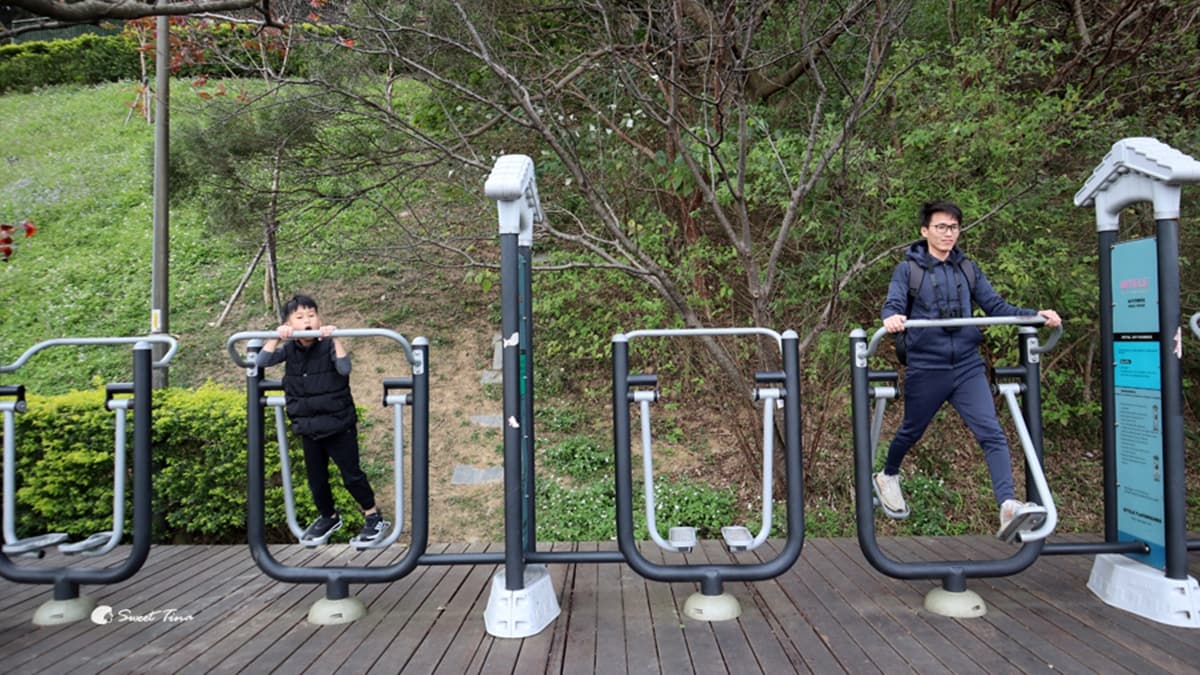 觀景台對面還設立了健身器材，邊運動邊賞景也太幸福了！（圖片來源：Sweet Tina 樂在生活分享）